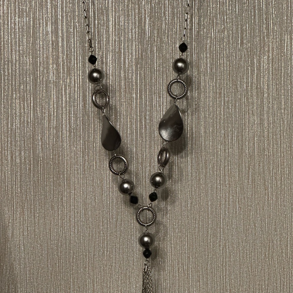 8 Necklaces & 7 Earrings - Picture 6 of 9